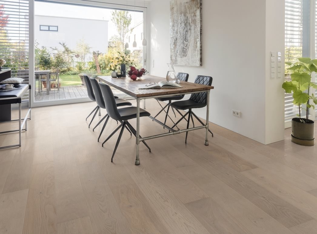 HARO PARKETT 4000 Landhausdiele 180 4V Eiche kristallweiß Markant strukturiert naturaLin plus Top Connect