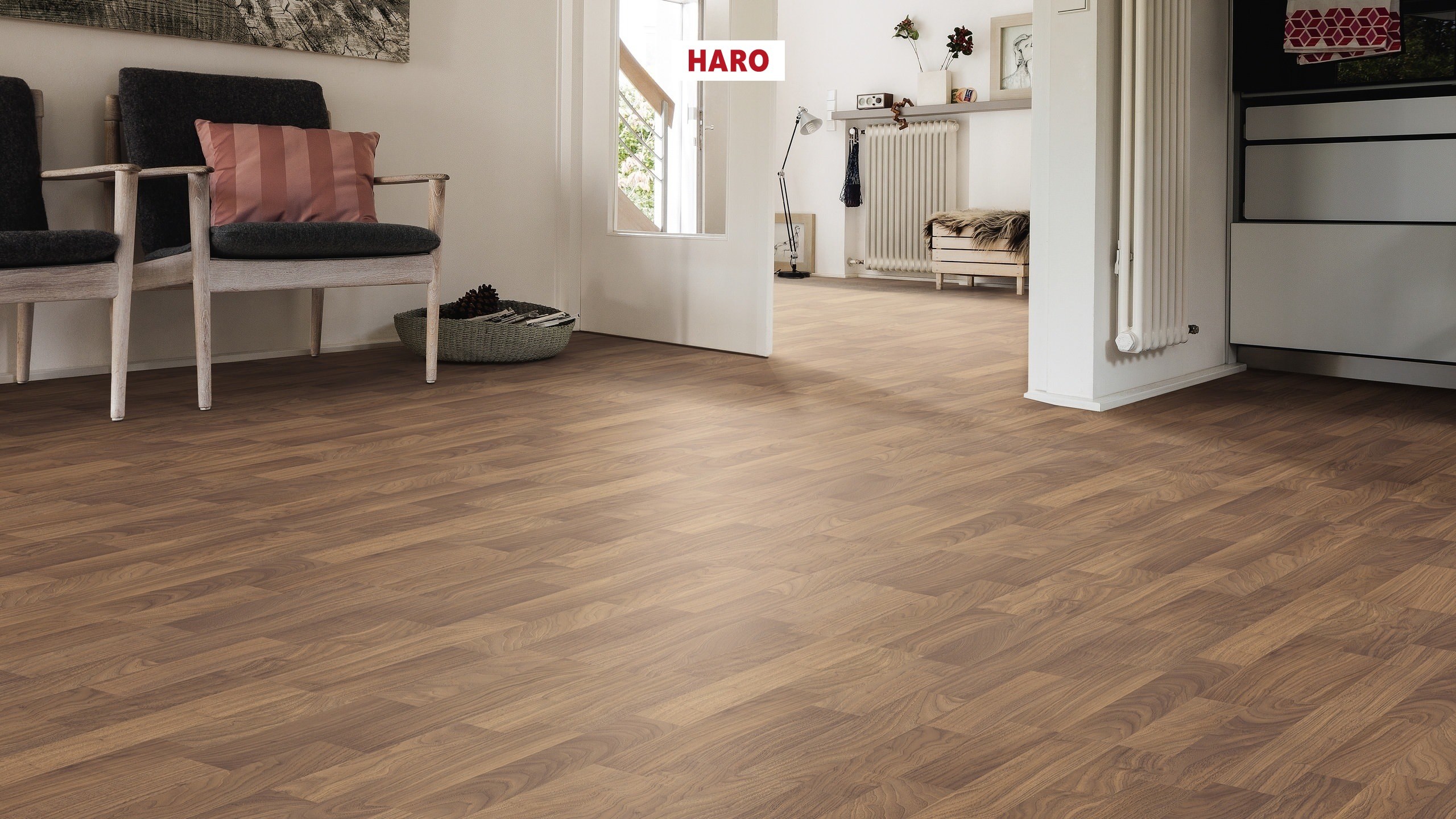HARO Laminate Floor Special Edition NKL31 3-Strip Walnut Ambiente* pores Lock Connect plus
