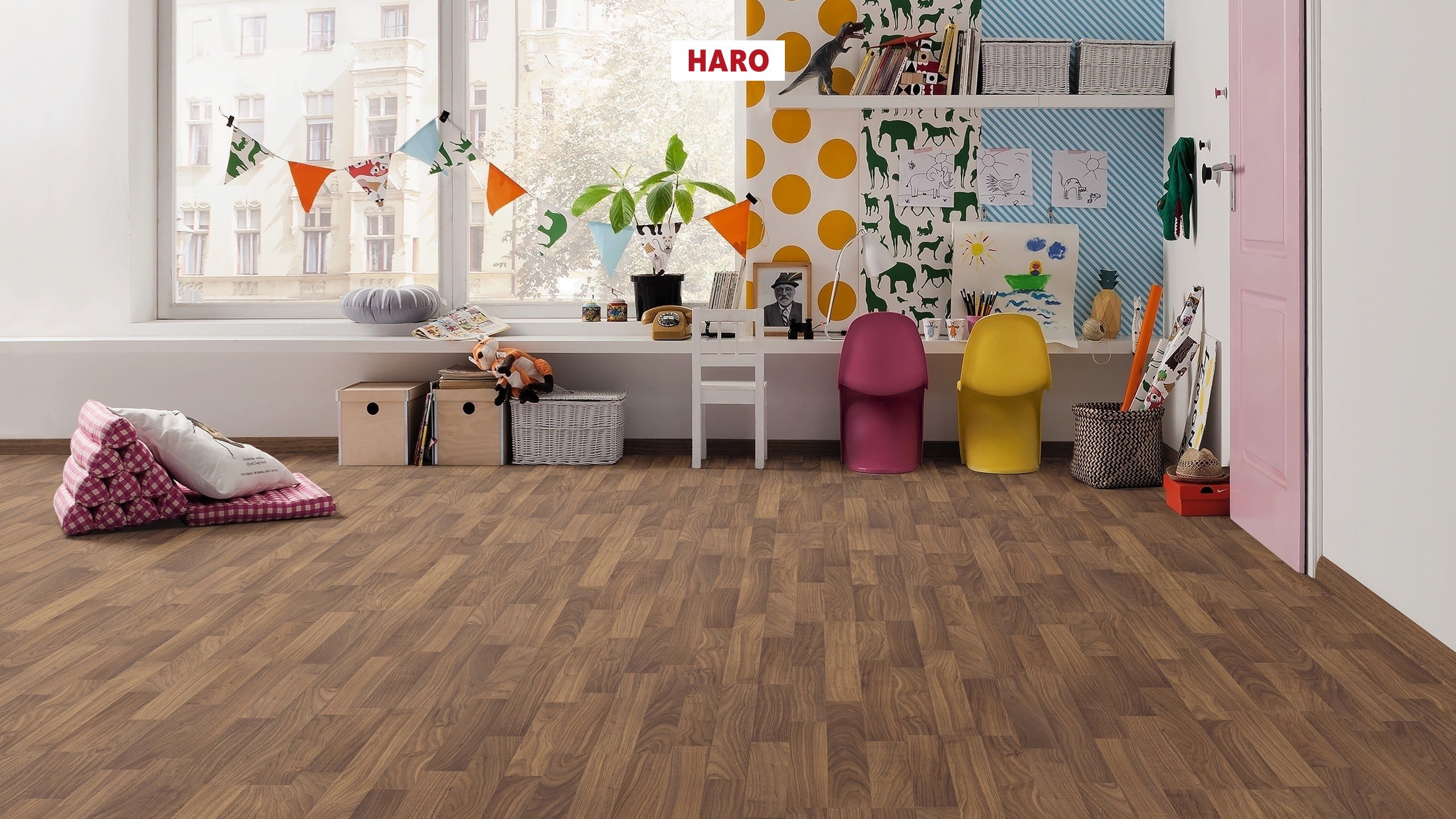 HARO Laminate Floor Special Edition NKL31 3-Strip Walnut Ambiente* pores Lock Connect plus